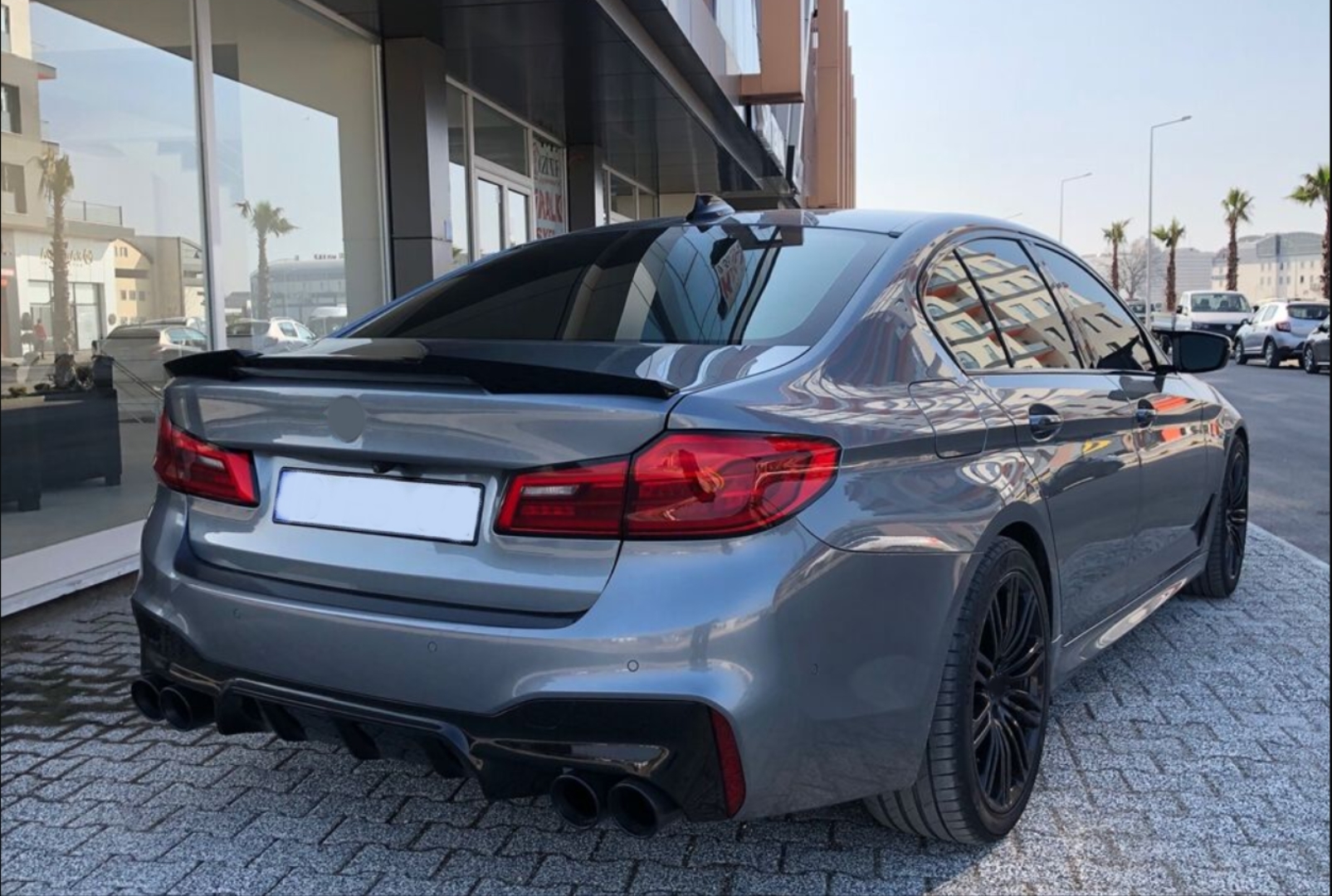 Bmw 5 SERISI G30 IÇIN UYUMLU M5 GÖRÜNÜM BODY KIT (Panjur Dahil)2017-2020